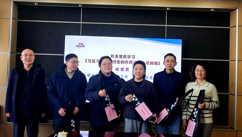 刘总颁奖1_副本.jpg 刘总颁奖1_副本.jpg